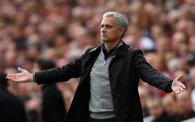 HLV Mourinho tố FIFA thiên vị Pháp