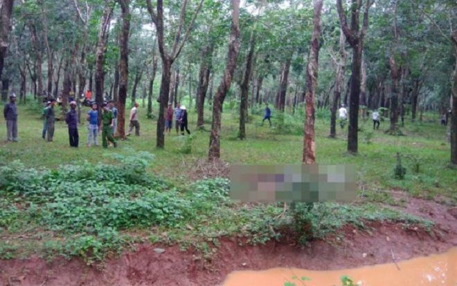 Tá hỏa phát hiện thi thể cháy đen cạnh gốc cây cao su