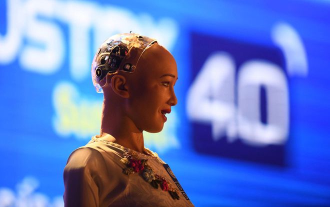 Robot Sophia khen khéo Sơn Tùng M-TP khiến giới trẻ Việt Nam thích thú