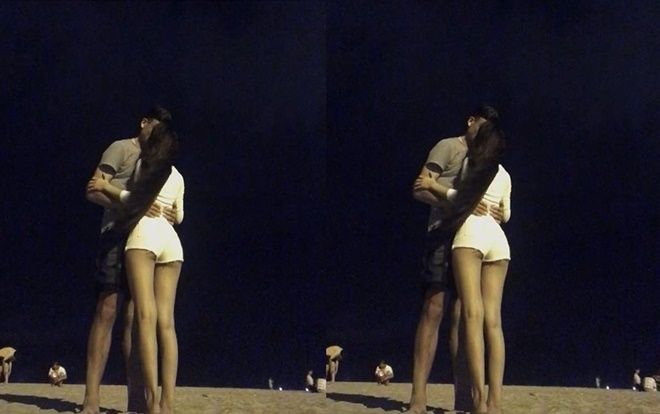 Chia tay bạn gái xứ Nghệ, thủ môn Đặng Văn Lâm khóa môi hot girl giữa màn đêm?