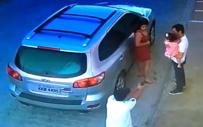 Người đàn ông bình tĩnh đến kỳ lạ khi bị kẻ ám sát bắn chết tại chỗ