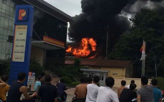 Cháy nổ lớn tại trạm biến áp 110KV, cắt điện trên diện rộng