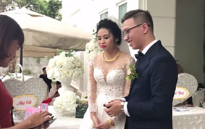 Xuất hiện clip đám cưới 'quẹt thẻ' lần đầu tiên ở Việt Nam khiến dân mạng tò mò và tranh cãi