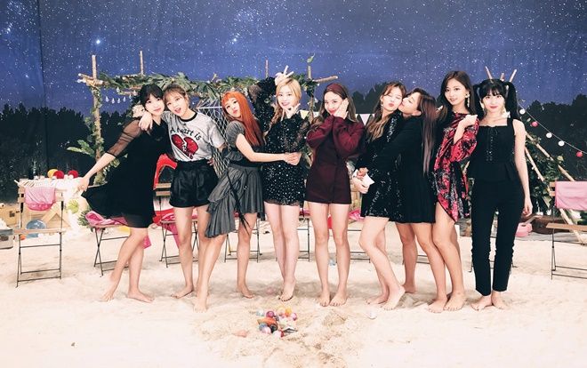 MV Kpop hot nhất tuần qua: Quá lớn mạnh, TWICE cho tất cả đối thủ 'hít khói'