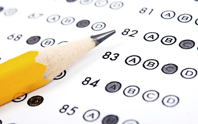 Vì sao khi đi thi trắc nghiệm bạn luôn được yêu cầu sử dụng bút chì?