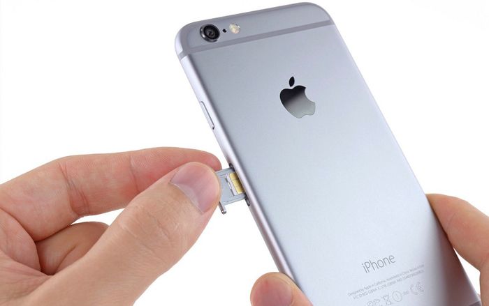 Nhiều người dở khóc dở cười vì iPhone khóa mạng