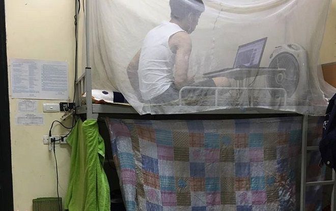 Thanh niên dẫn bạn gái về kí túc xá ngủ chung khiến bạn cùng phòng thấy một đêm dài như cả thế kỷ