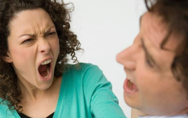 Bị bạn gái bạo hành, người đàn ông buộc trốn ở một nơi kỳ quái
