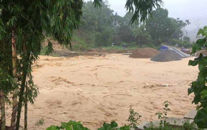 Lũ lớn cuốn trôi 3 căn nhà ở Thanh Hoá, 4 người trong một gia đình chết và mất tích