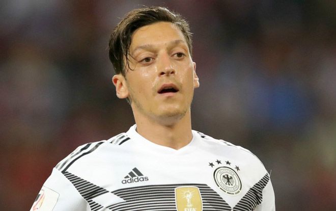 Vì sao Ozil quyết định chia tay ĐT Đức ở tuổi 29?