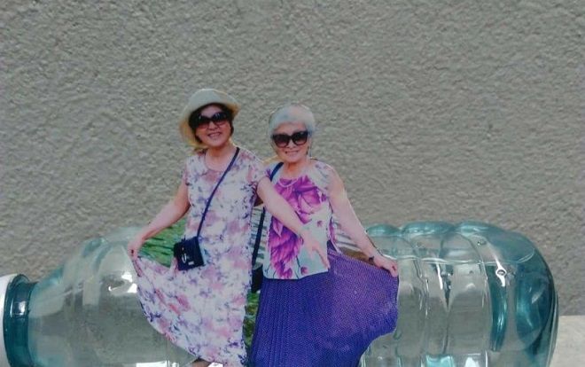 Cụ bà 75 tuổi lướt Facebook 'chém gió', đăng ảnh tự sướng 'xì tin' hết phần thanh niên