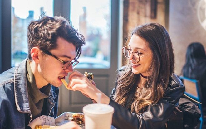 Rủ cả hội bạn thân 'đi xem phim chùa', cô gái gặp đúng anh chàng 'quách tỉnh'