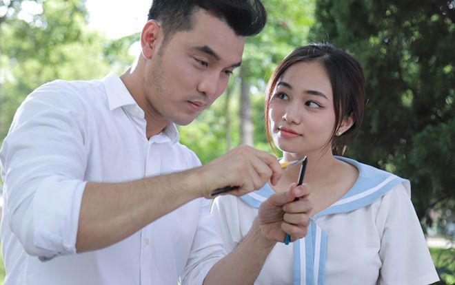 Ưng Hoàng Phúc: 'Đóng cảnh tình cảm cùng diễn viên trẻ rất khó khăn'