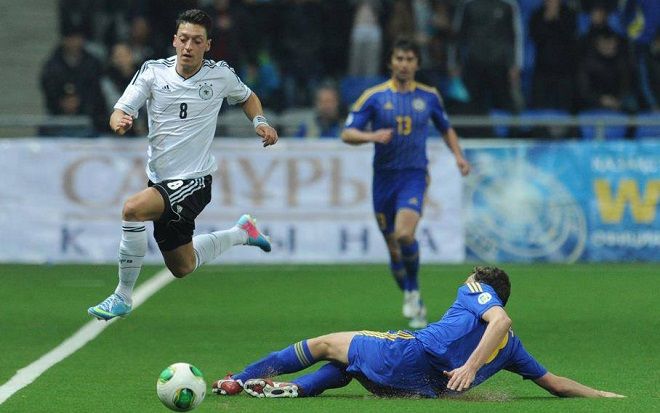 Không có Mesut Ozil, bóng đá Đức không thể bước ra khỏi bóng tối