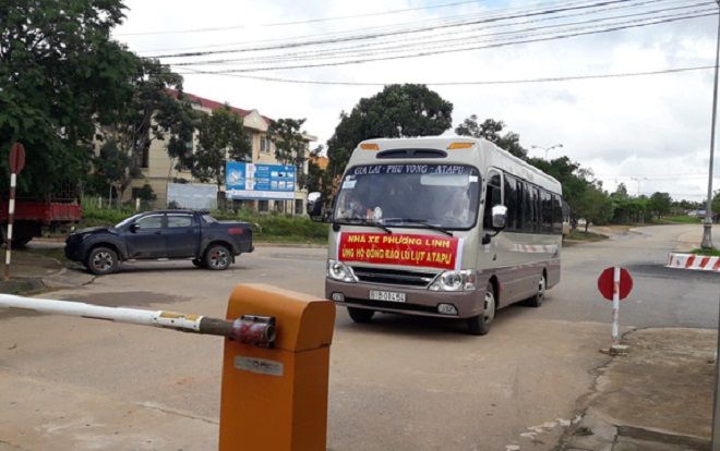 Người Việt ùn ùn kéo về nước tránh lũ sau vụ vỡ đập thủy điện ở Lào