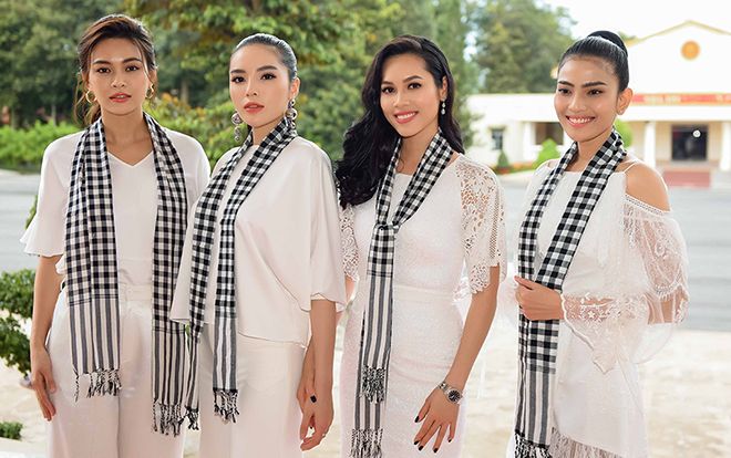 Kỳ Duyên, Hoàng My xinh tươi tỏa sáng giữa vòng tay các chiến sỹ