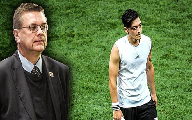 Chủ tịch LĐBĐ Đức Reinhard Grindel thừa nhận sai lầm sau khi bị Mesut Oezil 'tố' phân biệt chủng tộc