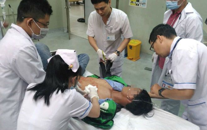 Sau cuộc nhậu, nam thanh niên bị nhân viên quán đâm thủng phổi