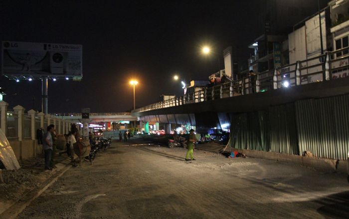 Tuột tay khi leo qua lan can cầu, người đàn ông rơi từ độ cao 4m xuống đất tử vong