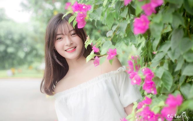 Ngẩn ngơ trước vẻ đẹp trong veo như nắng mai của nữ sinh hoa khôi Hà Nội