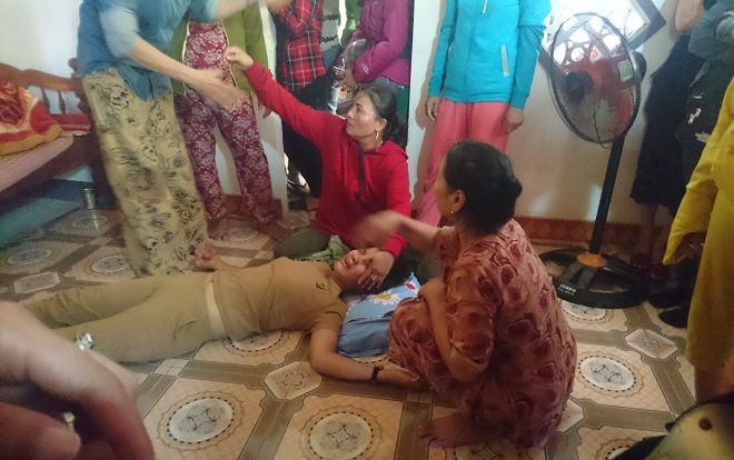 Xót xa cảnh người nhà chú rể dỡ bỏ rạp cưới để đặt 4 chiếc quan tài cạnh nhau trong ngày đại tang