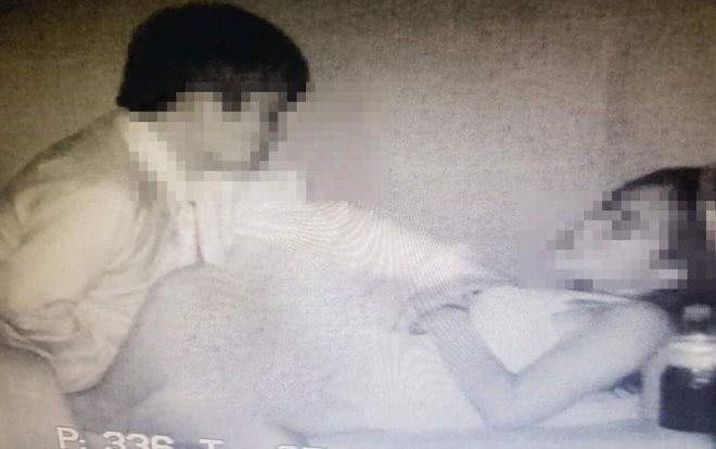 Hình ảnh cặp đôi thân mật thái quá trong rạp chiếu phim bị tung lên mạng gây xôn xao