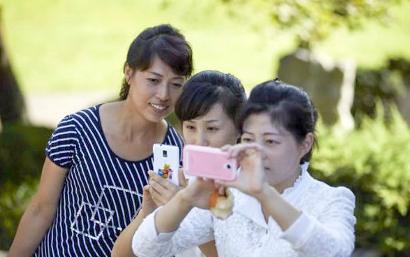 5 smartphone phổ biến tại quốc gia bí ẩn Triều Tiên, chiếc cuối cùng có một điểm ăn đứt iPhone