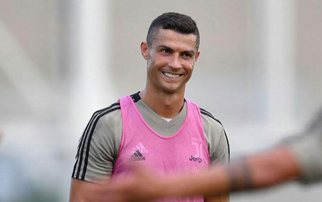 Clip: Ronaldo khiến fan hâm mộ ‘phát sốt’ vì pha xử lý đẳng cấp