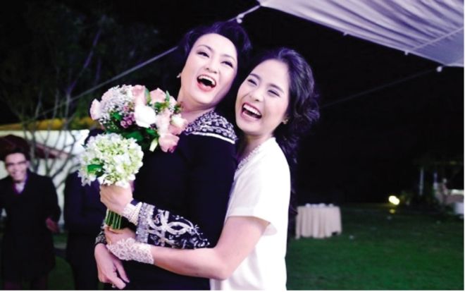 Ca nương Kiều Anh được mẹ chồng khen 'khéo đẻ' bằng việc khoe ảnh cháu trai giống ba và cụ cố như tạc