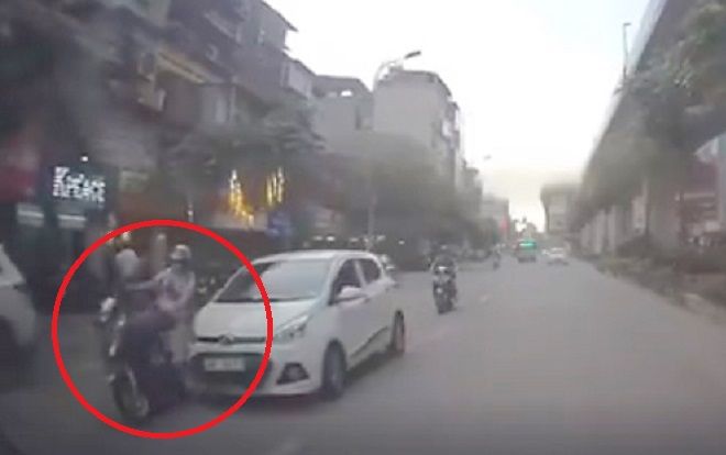 Xe 'điên' chạy tốc độ cao tông hàng loạt người từ phố Hoàng Cầu đến Hoàng Đạo Thúy