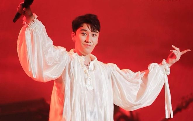 13 năm với quá nhiều đêm nhạc 'khủng', thương vô chừng Seungri (BigBang) khi anh vẫn sợ… đứng hát một mình