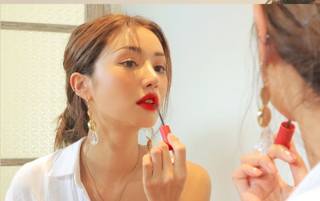 Với 6 mẹo này, các nàng sẽ có lớp trang điểm vững như 'tường thành' chẳng lo mùa mưa gió