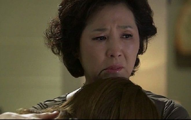 Cô nàng đăng đàn hỏi cách 'xử' bồ nhí của bố một cách êm thấm nhưng dân tình chỉ chú ý người hiến kế