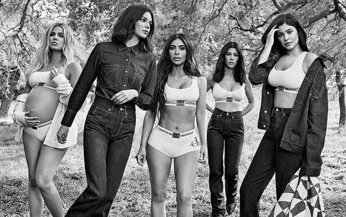 Gia đình Kardashian trở thành đề tài cười chê của cư dân mạng do lỗi Photoshop ngớ ngẩn