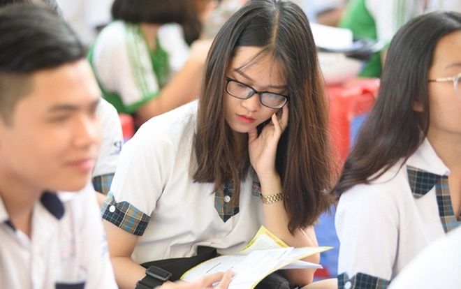 Cùng đào tạo báo chí nhưng so sánh ĐH Khoa học Xã hội & Nhân Văn với HV Báo chí, trường nào có điểm chuẩn cao hơn?