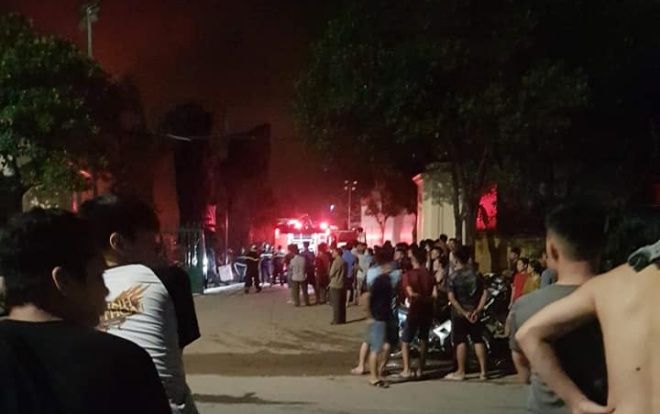 Cháy cực lớn tại xưởng sản xuất xe máy điện trong đêm, nhiều tài sản bị thiêu rụi