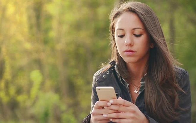 Hậu chia tay, anh chàng nhắn tin 'xin lại' 300k tiền mua áo đôi vì bần cùng quá!