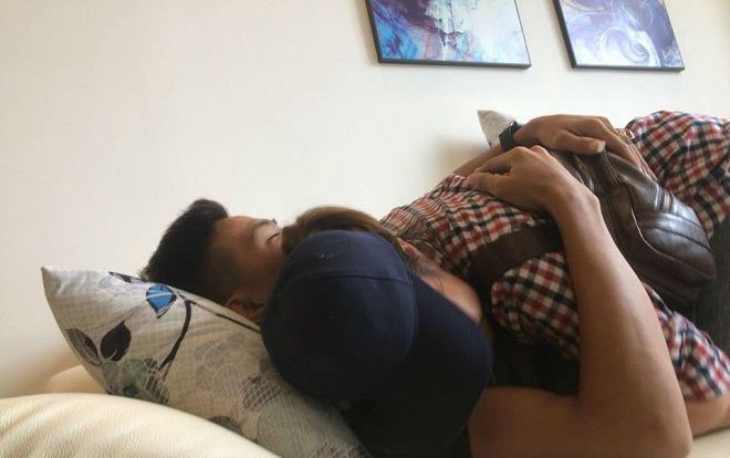 Bị tóm được ảnh ôm hôn gái lạ, chồng vẫn bảo 'chụp để trêu vợ', vợ trẻ giận tím mắt nghĩ cách dằn mặt thật sâu cay