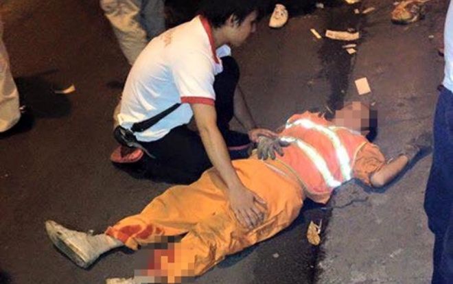 Truy tìm nam thanh niên đi xe máy tông gãy cổ chân nữ công nhân quét rác rồi bỏ trốn