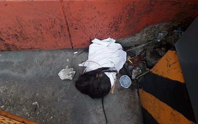 Philippines: Cả khu phố náo loạn vì 'vật lạ' giống đầu người vứt trong khe tường