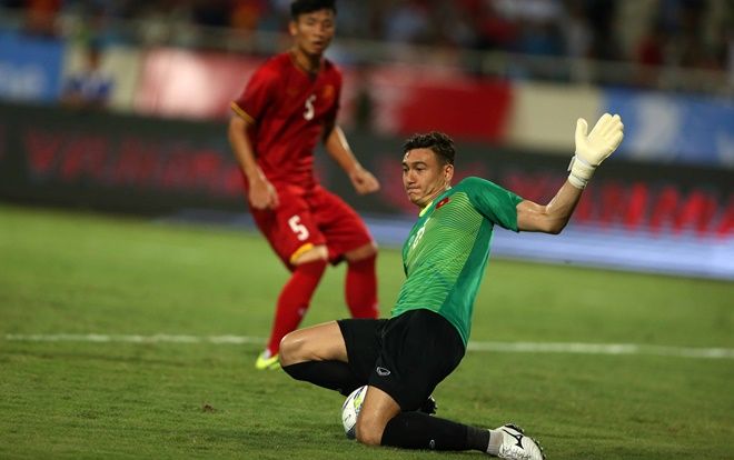 HLV Lê Thụy Hải: 'Ông Park loại Văn Lâm, chọn Tiến Dũng là hợp lý'