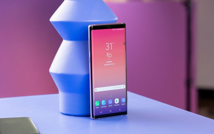 Samsung Galaxy Note9 có giá từ 999 USD, ngang với iPhone X nhưng dung lượng lưu trữ gấp đôi