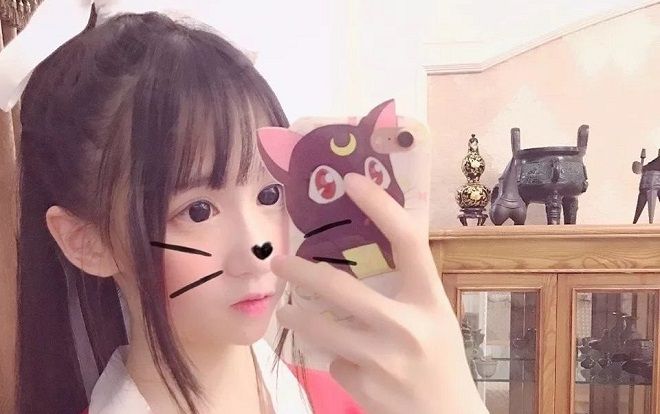 'Hot girl Tik Tok Trung Quốc' nửa triệu followers bị bóc mẽ mặt giả, gia thế giả