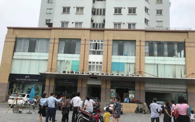 Người phụ nữ rơi từ tầng 10 chung cư xuống đất tử vong