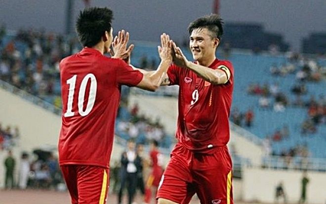 Văn Quyết đá bóng trong nỗi đau Công Vinh