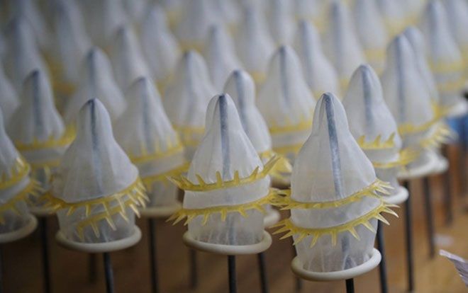 Phát hiện xưởng sản xuất bao cao su giả quy mô lớn ở TP.HCM