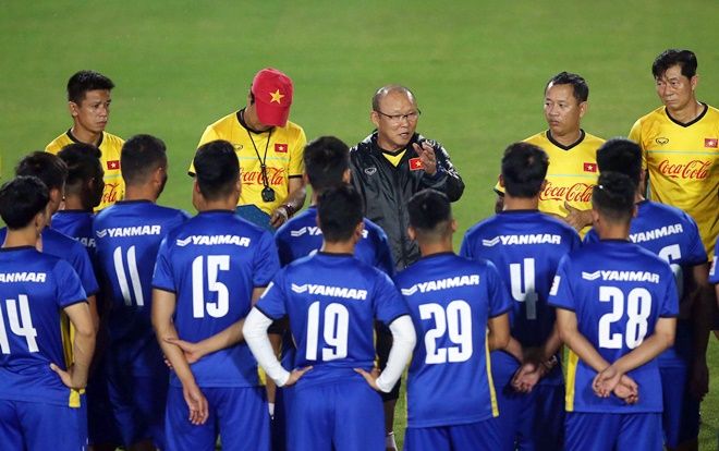 HLV Lê Thụy Hải: 'Ông Park muốn nhất bảng nhưng xem sắc thái rất lo lắng'