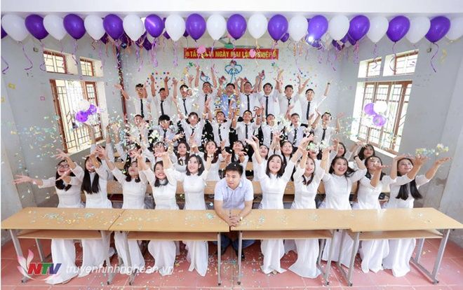 Không hổ danh đất hiếu học, 2 lớp trường huyện ở Nghệ An có 100% học sinh đậu đại học