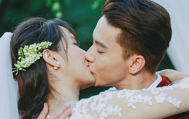 Cận cảnh màn khóa môi 'cực ngọt' của S.T Sơn Thạch và Jang Mi ngay sau màn cầu hôn gây xôn xao