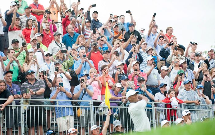 2 bức ảnh này sẽ cho bạn thấy thế giới đã thay đổi như thế nào từ khi có smartphone